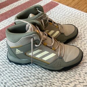 TERREX HYPERHIKER
HIKING SHOES